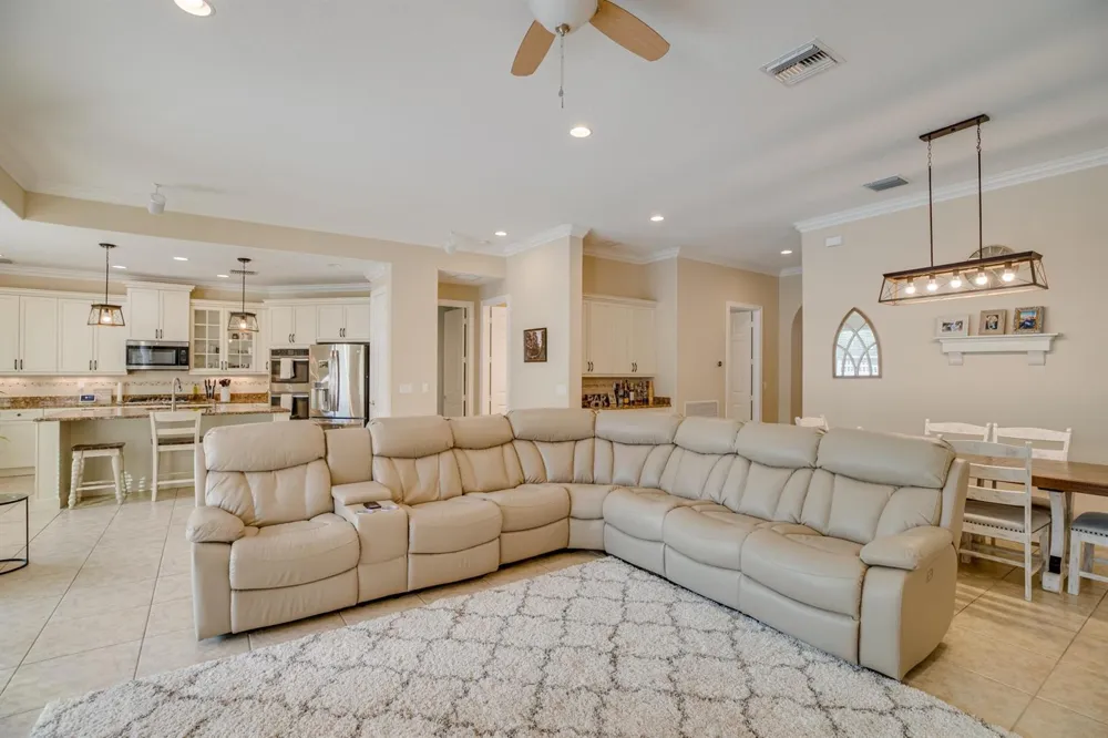 4247 DIAMOND SQUARE Vero Beach, FL 32967