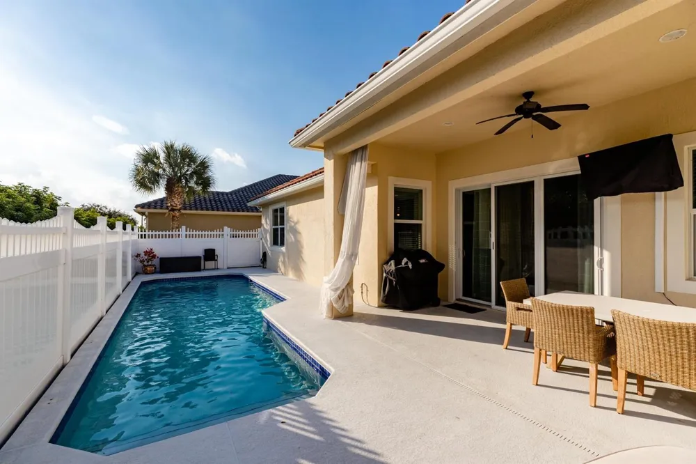 4247 DIAMOND SQUARE Vero Beach, FL 32967