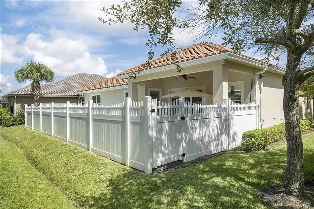 4247 DIAMOND SQUARE Vero Beach, FL 32967