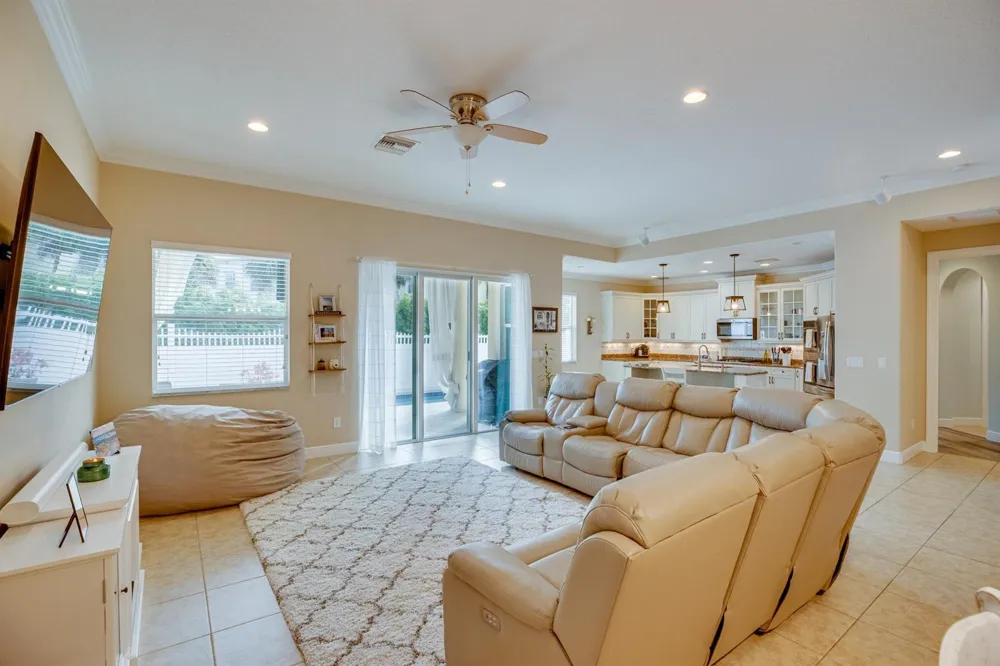 4247 DIAMOND SQUARE Vero Beach, FL 32967