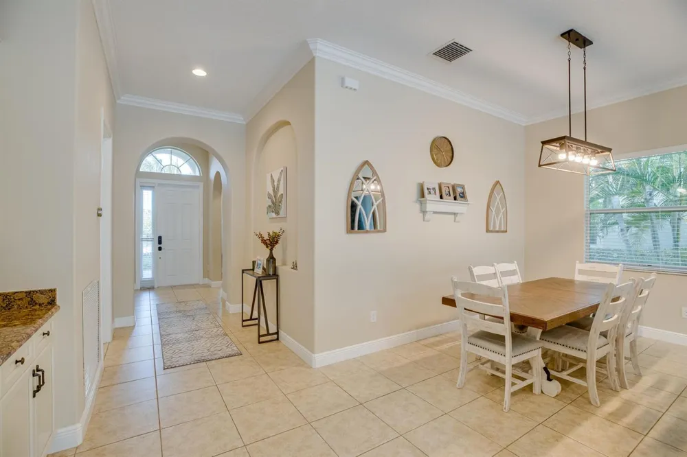 4247 DIAMOND SQUARE Vero Beach, FL 32967