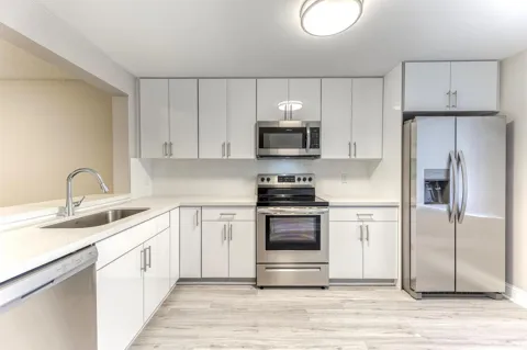 230 SE 10TH STREET #108B
