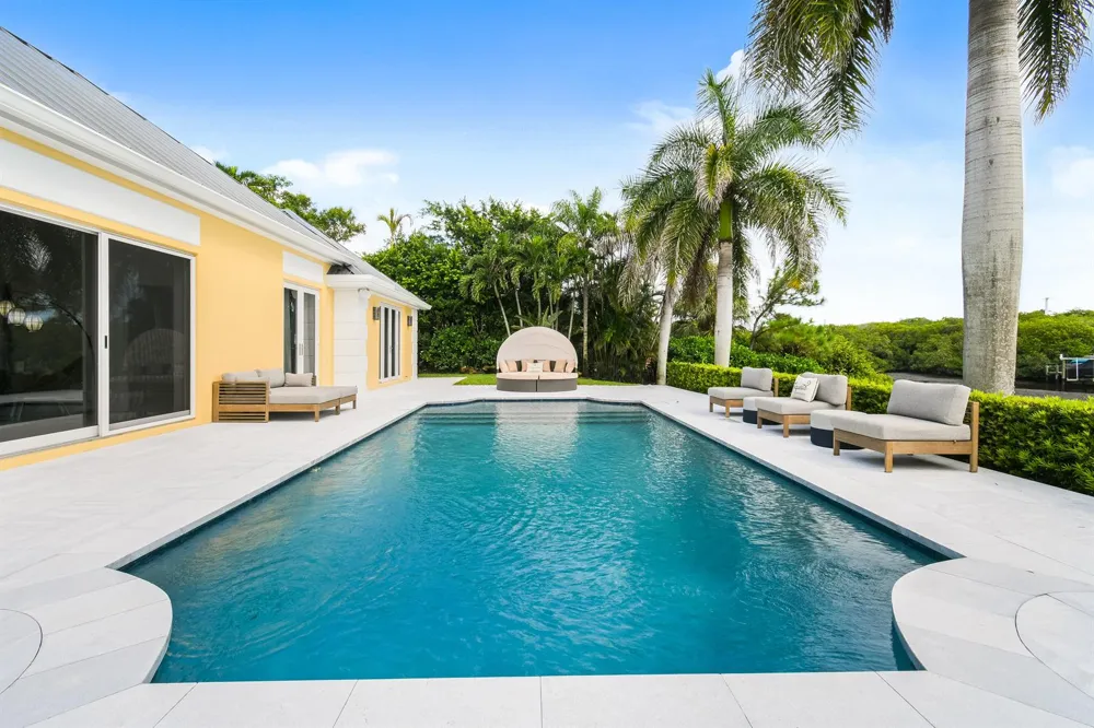 18444 SE Heritage Drive Tequesta, FL 33469