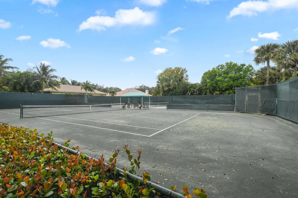 18444 SE Heritage Drive Tequesta, FL 33469