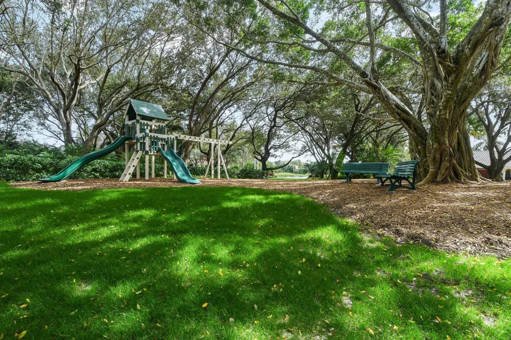 18444 SE Heritage Drive Tequesta, FL 33469