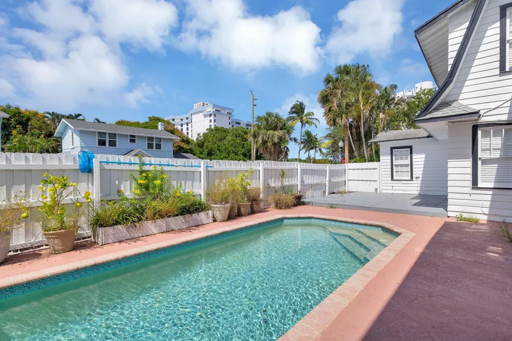 3901 Washington Road West Palm Beach, FL 33405