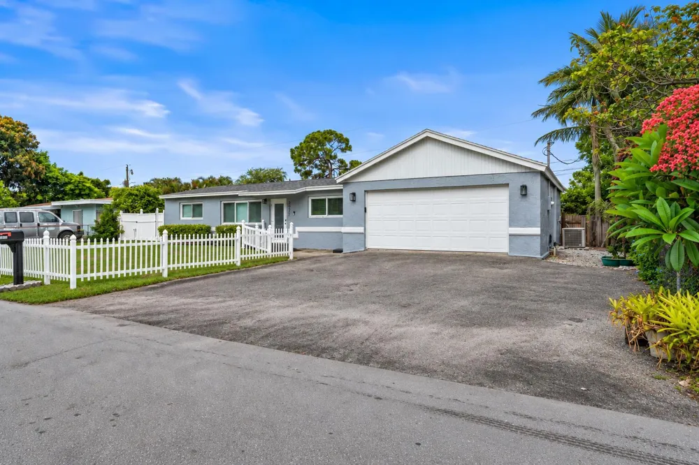 2071 W Carol Circle West Palm Beach, FL 33415