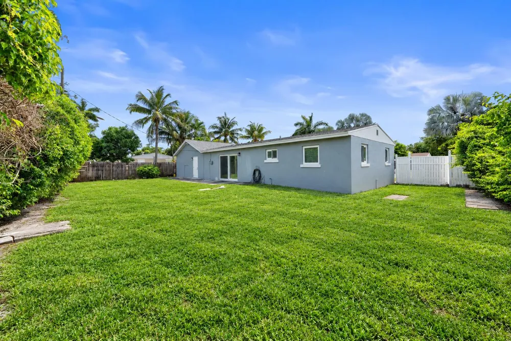 2071 W Carol Circle West Palm Beach, FL 33415