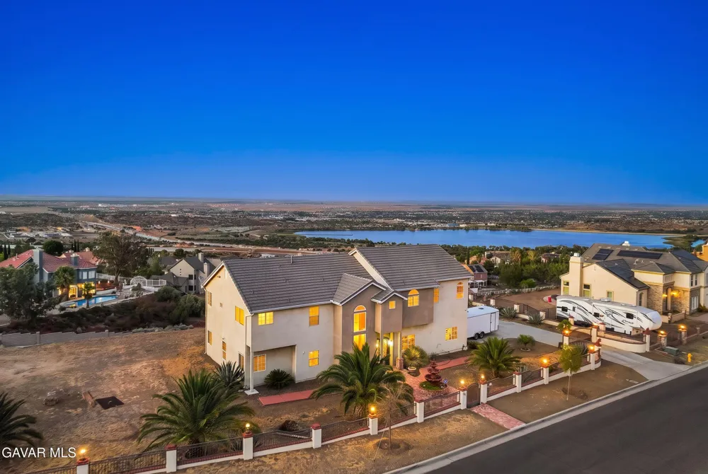 345 Lakeview Drive Palmdale, CA 93551