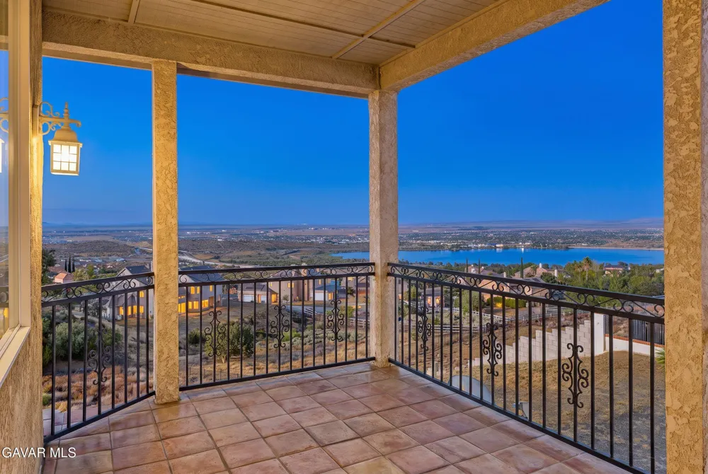 345 Lakeview Drive Palmdale, CA 93551