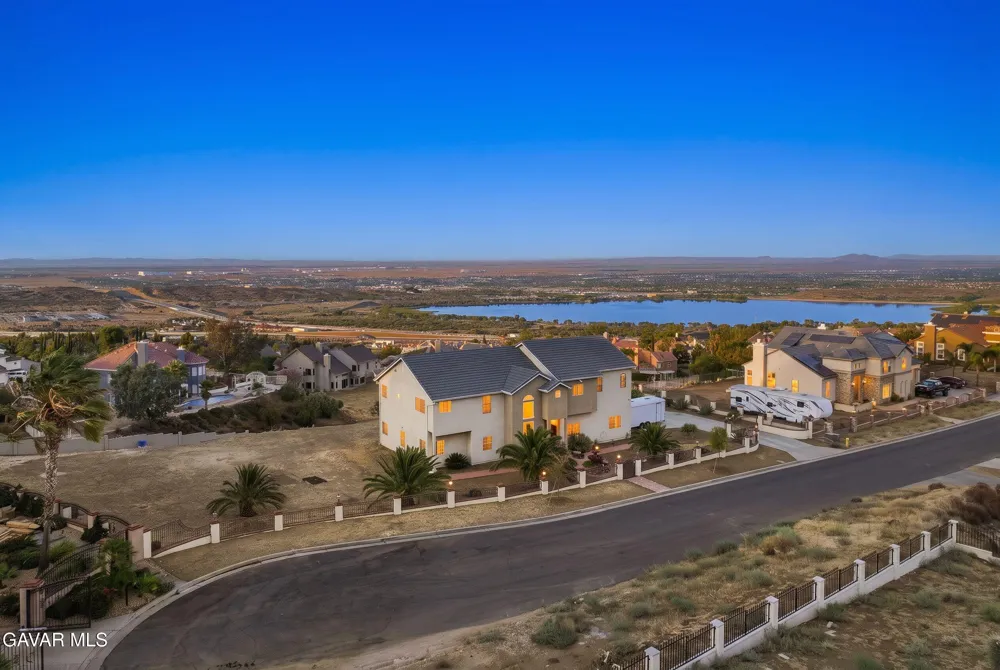 345 Lakeview Drive Palmdale, CA 93551