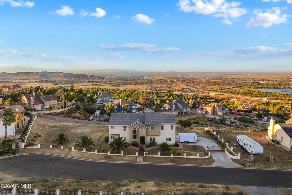 345 Lakeview Drive Palmdale, CA 93551