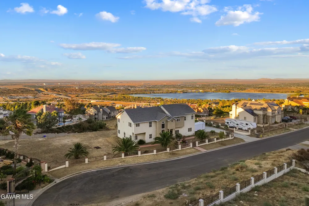 345 Lakeview Drive Palmdale, CA 93551