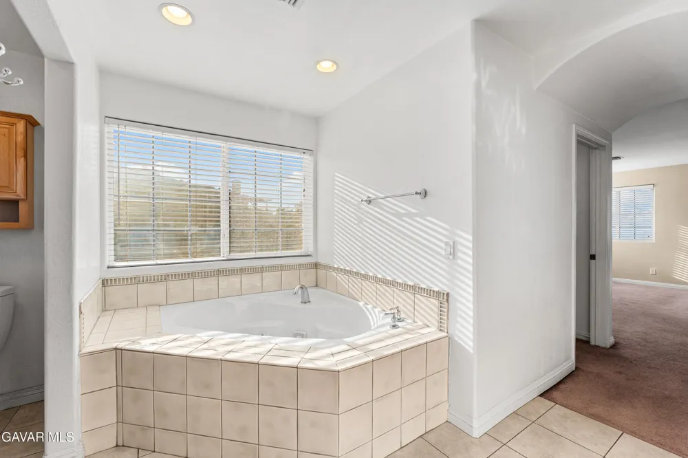 345 Lakeview Drive Palmdale, CA 93551