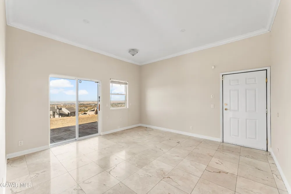 345 Lakeview Drive Palmdale, CA 93551
