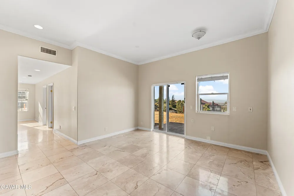 345 Lakeview Drive Palmdale, CA 93551