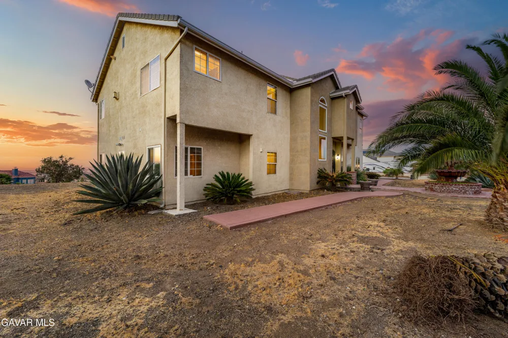 345 Lakeview Drive Palmdale, CA 93551