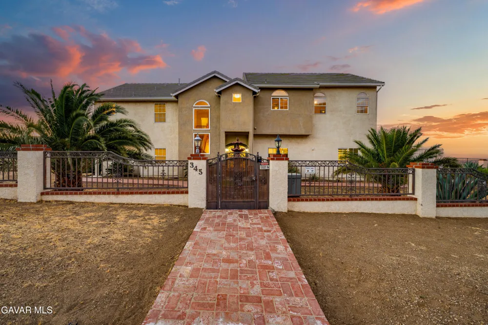 345 Lakeview Drive Palmdale, CA 93551