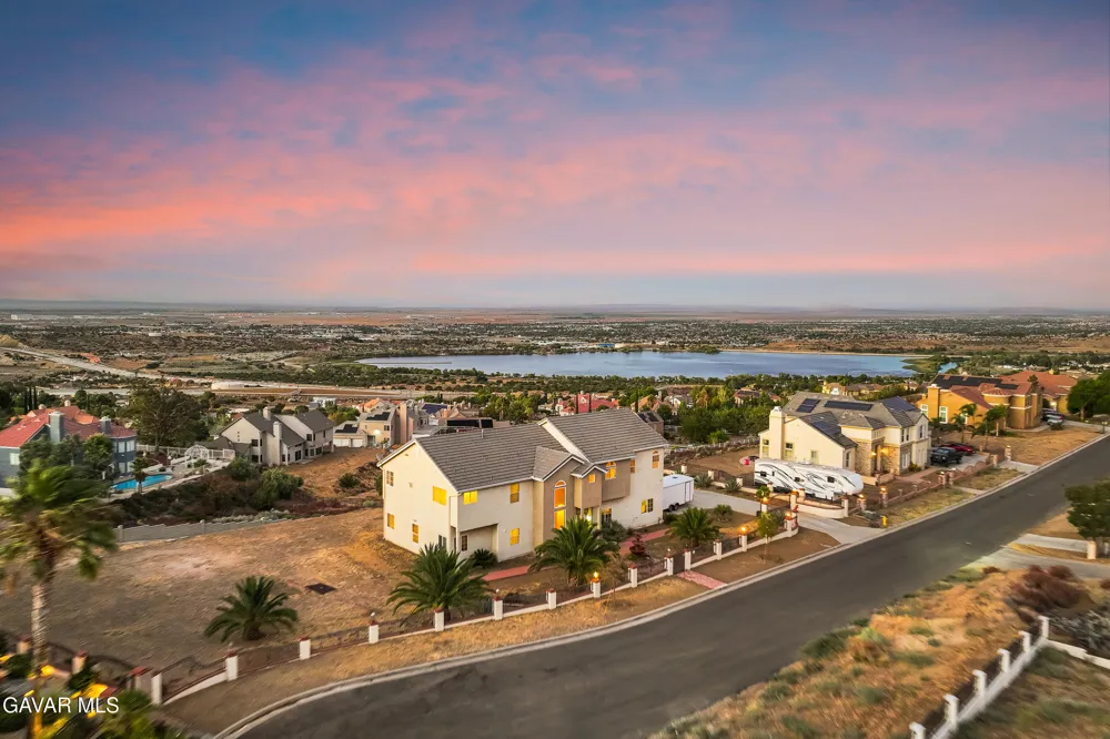 345 Lakeview Drive Palmdale, CA 93551