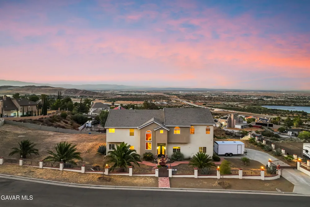 345 Lakeview Drive Palmdale, CA 93551