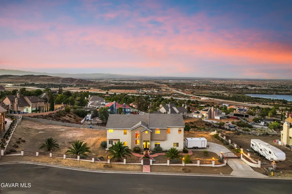 345 Lakeview Drive Palmdale, CA 93551