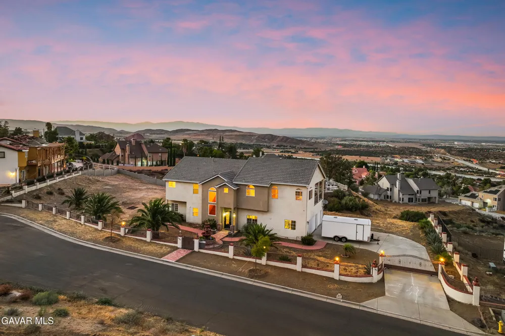 345 Lakeview Drive Palmdale, CA 93551