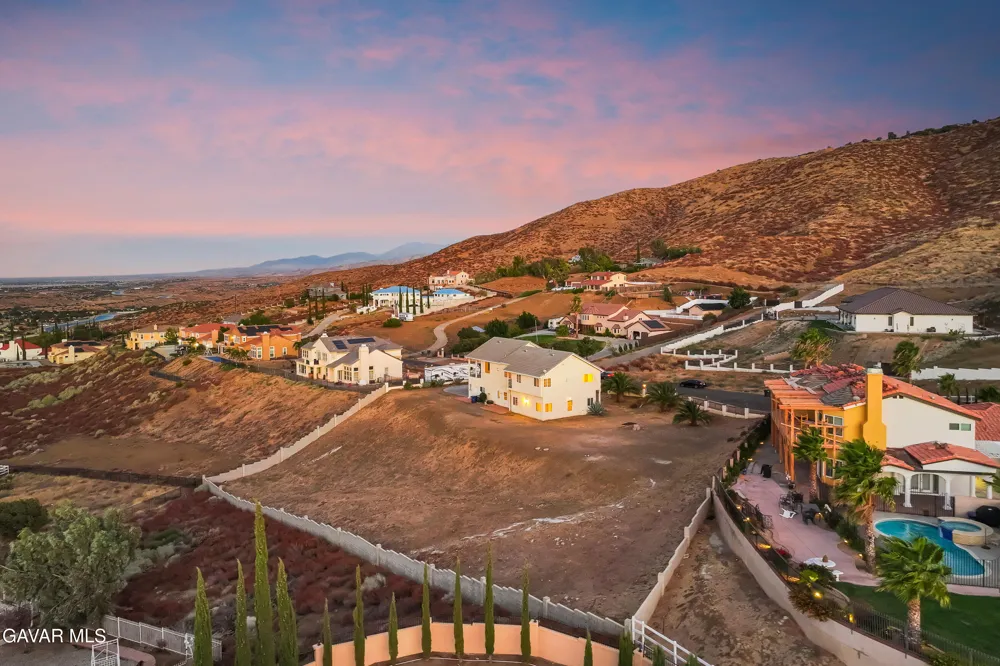 345 Lakeview Drive Palmdale, CA 93551