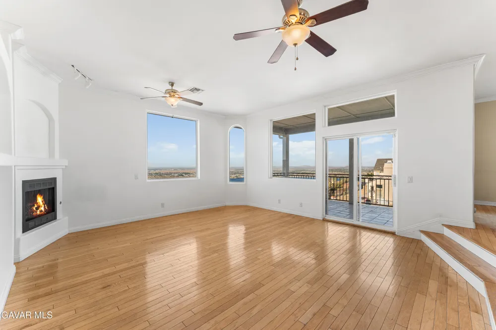 345 Lakeview Drive Palmdale, CA 93551