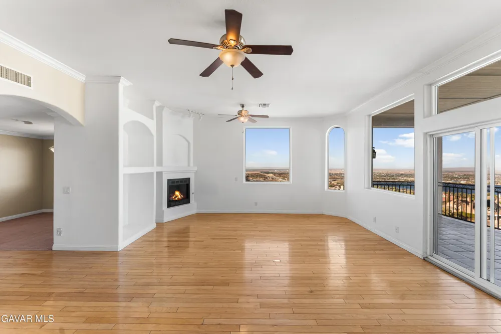 345 Lakeview Drive Palmdale, CA 93551