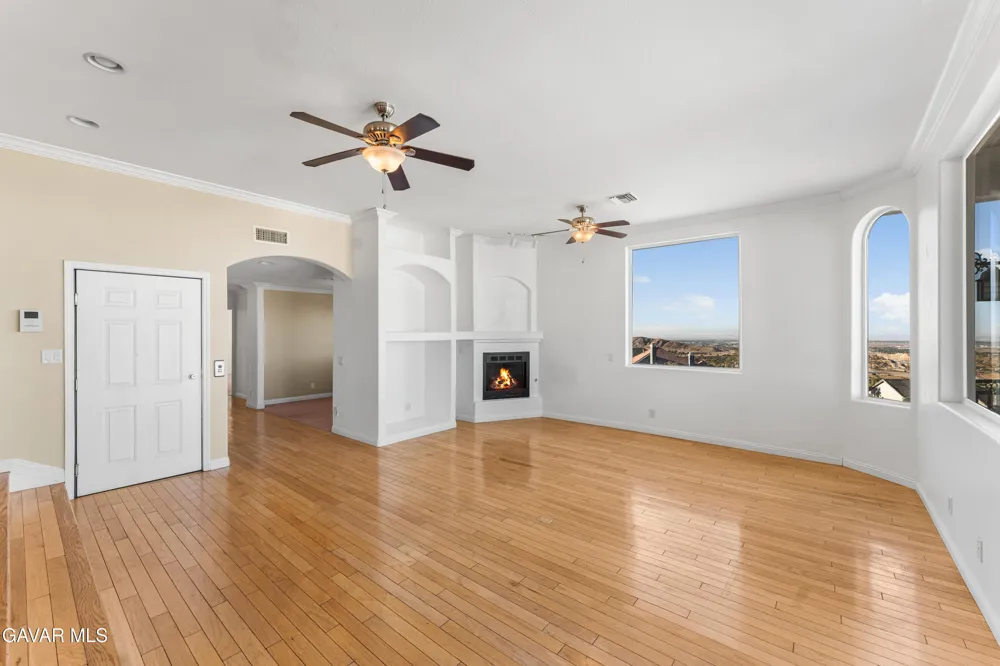 345 Lakeview Drive Palmdale, CA 93551