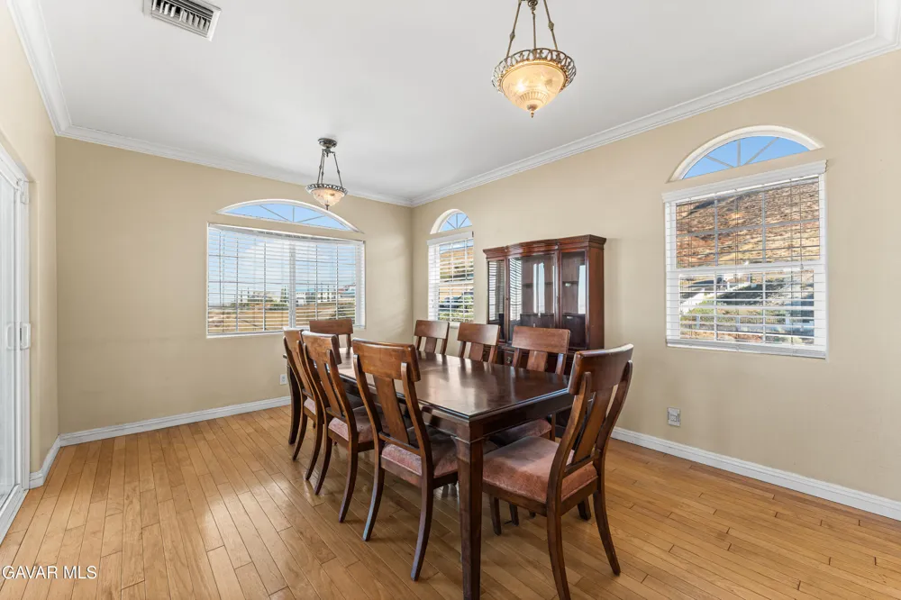 345 Lakeview Drive Palmdale, CA 93551