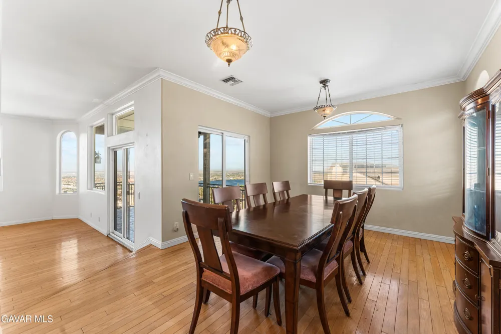 345 Lakeview Drive Palmdale, CA 93551