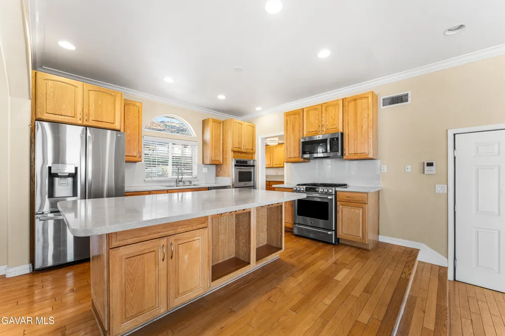 345 Lakeview Drive Palmdale, CA 93551