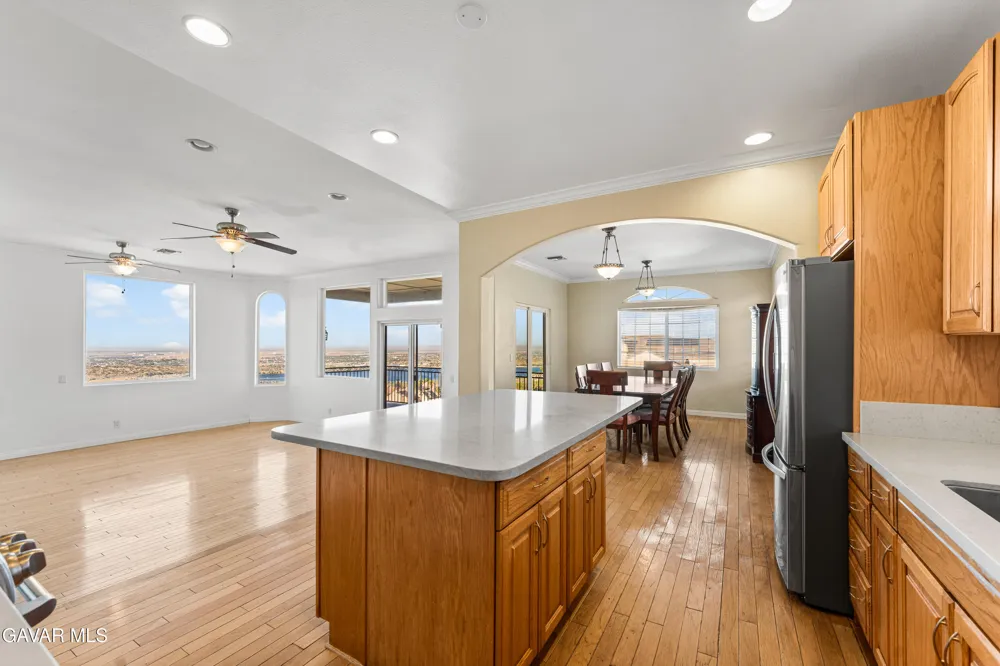 345 Lakeview Drive Palmdale, CA 93551