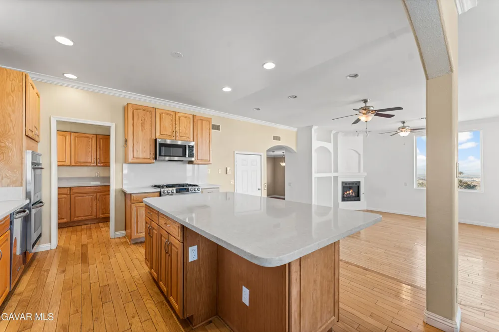 345 Lakeview Drive Palmdale, CA 93551