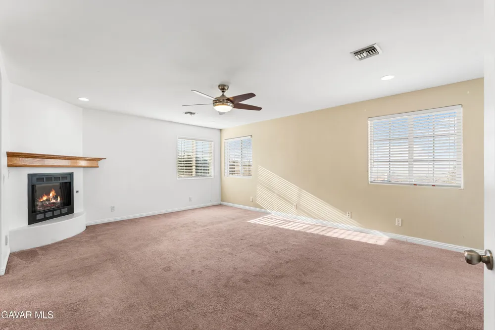 345 Lakeview Drive Palmdale, CA 93551