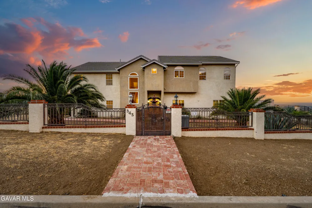 345 Lakeview Drive Palmdale, CA 93551