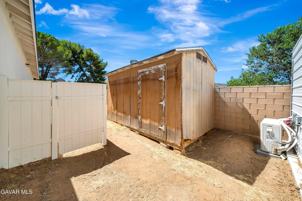 41623 55th St West Lancaster, CA 93536