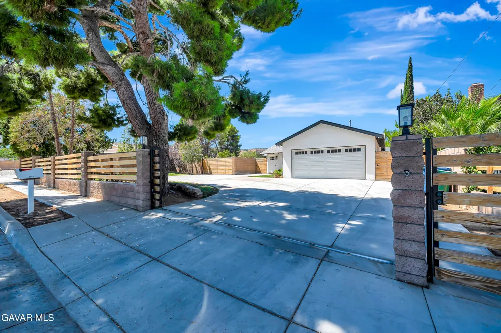 41623 55th St West Lancaster, CA 93536
