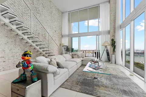 1040 Biscayne Boulevard #2101
