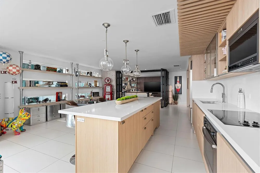1040 Biscayne Boulevard #2101 Miami, FL 33132