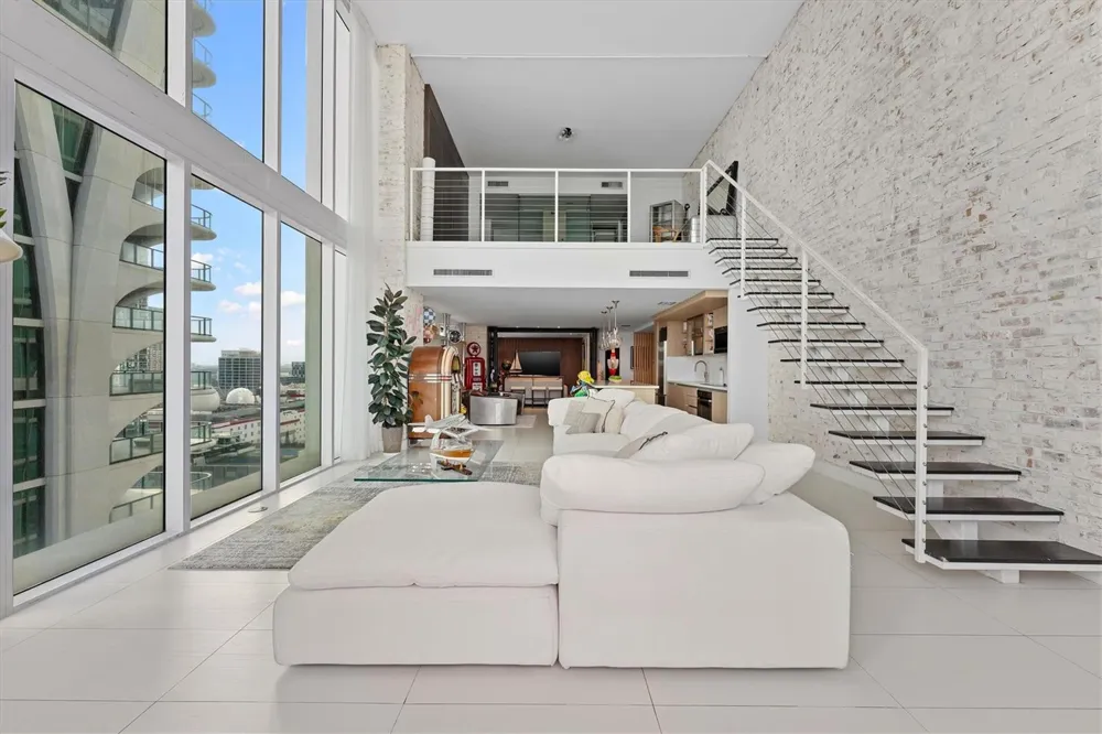 1040 Biscayne Boulevard #2101 Miami, FL 33132