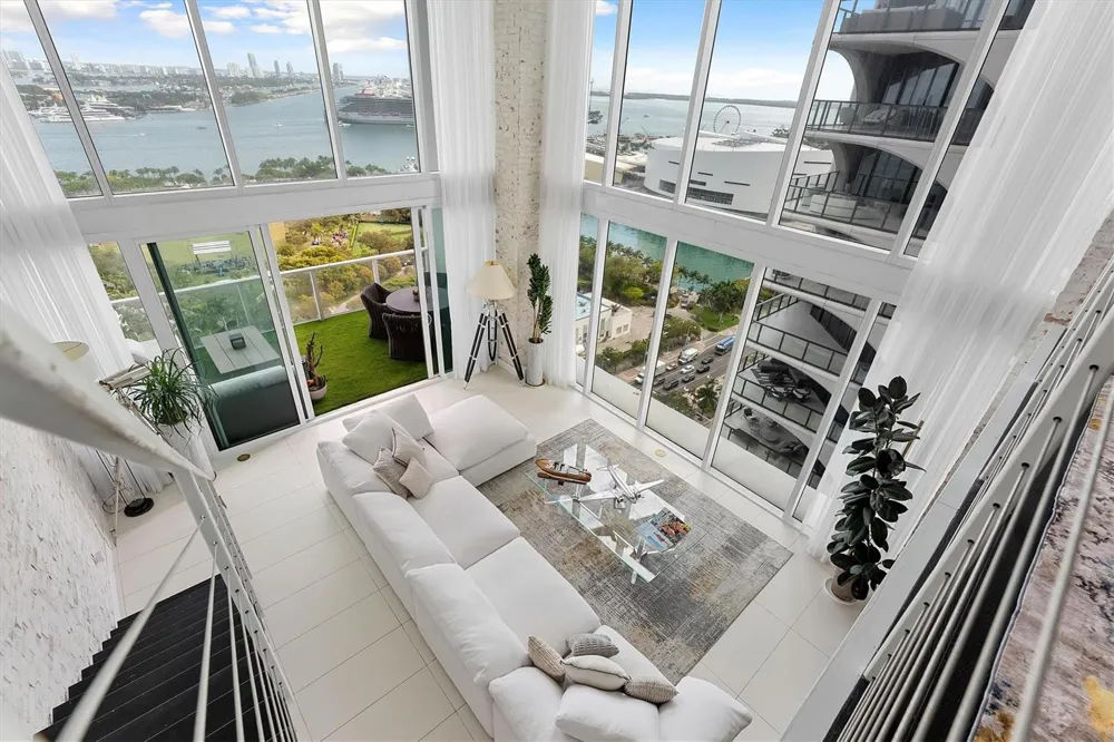 1040 Biscayne Boulevard #2101 Miami, FL 33132