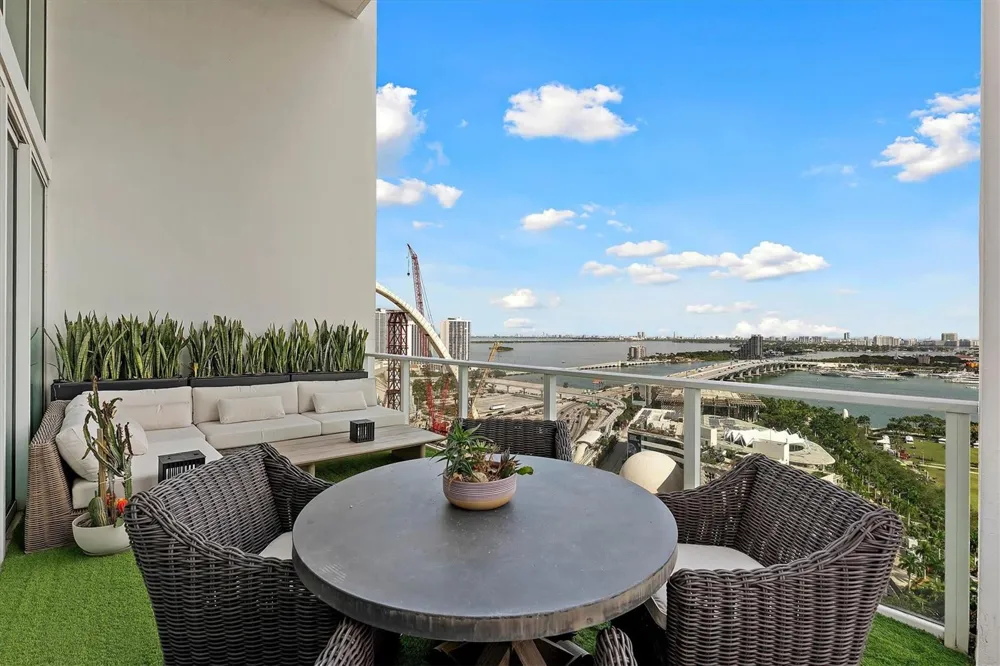 1040 Biscayne Boulevard #2101 Miami, FL 33132