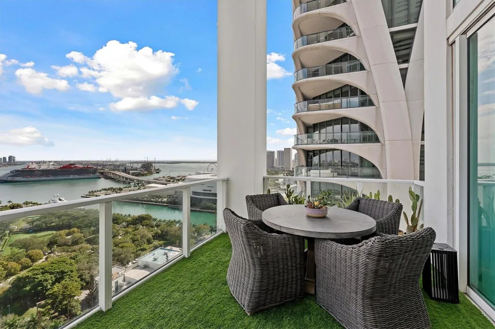1040 Biscayne Boulevard #2101 Miami, FL 33132