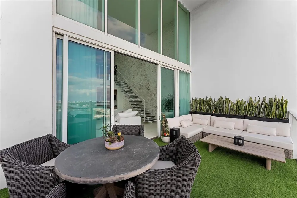 1040 Biscayne Boulevard #2101 Miami, FL 33132