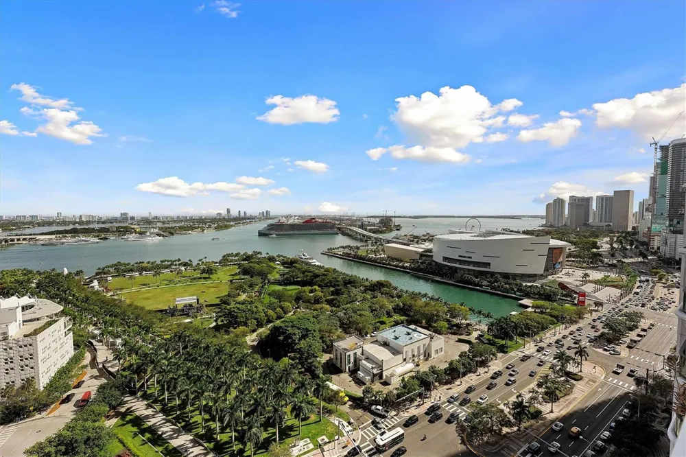1040 Biscayne Boulevard #2101 Miami, FL 33132