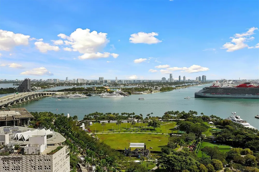 1040 Biscayne Boulevard #2101 Miami, FL 33132
