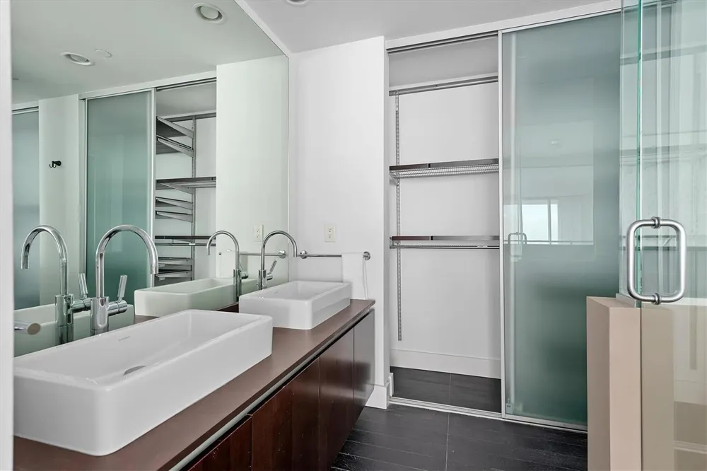 1040 Biscayne Boulevard #2101 Miami, FL 33132