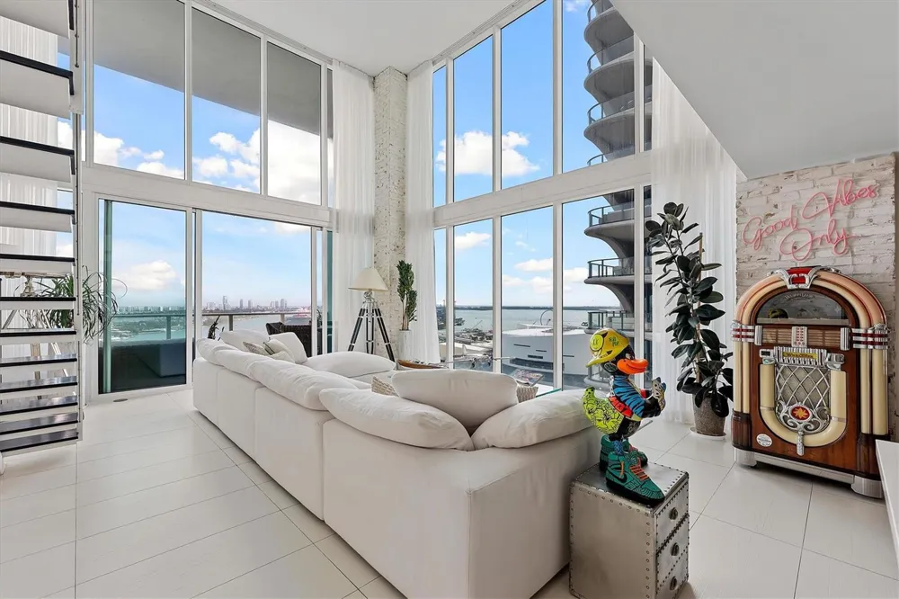 1040 Biscayne Boulevard #2101 Miami, FL 33132